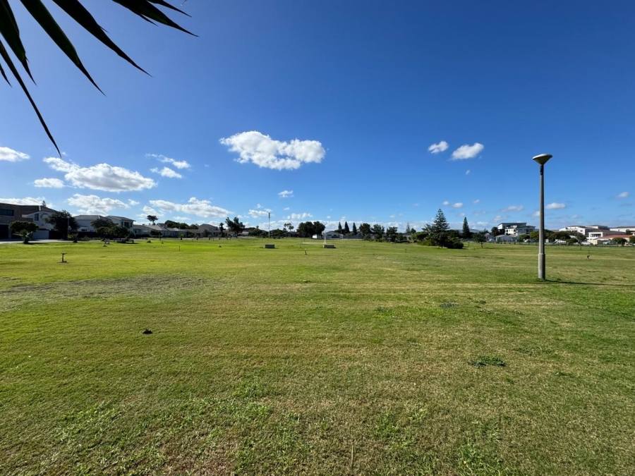 To Let 6 Bedroom Property for Rent in Table View Western Cape